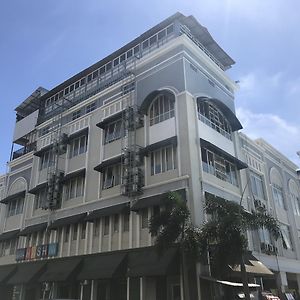 Hash Inn Marina